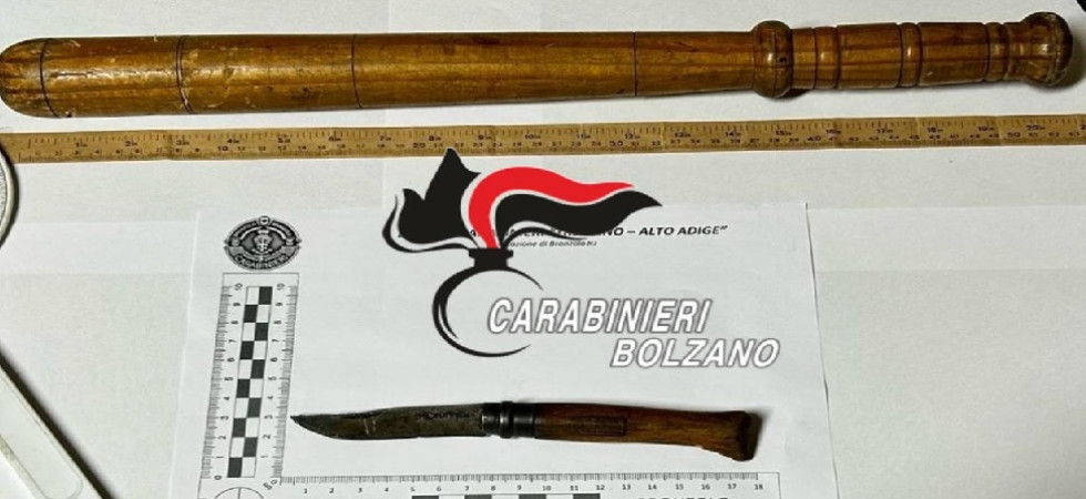 Girano armati di coltello e manganello, due ragazzi denunciati