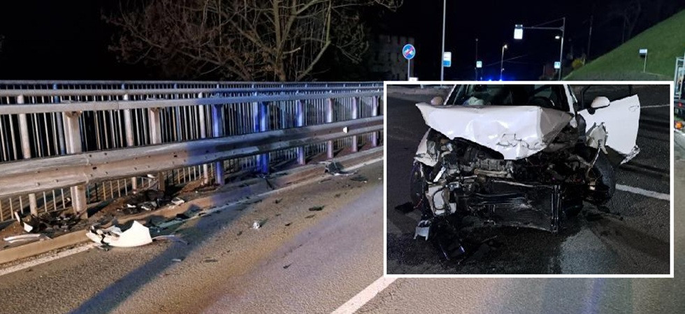 L'impatto violentissimo contro il guard-rail e i pezzi dell'auto sono volati a metri di distanza