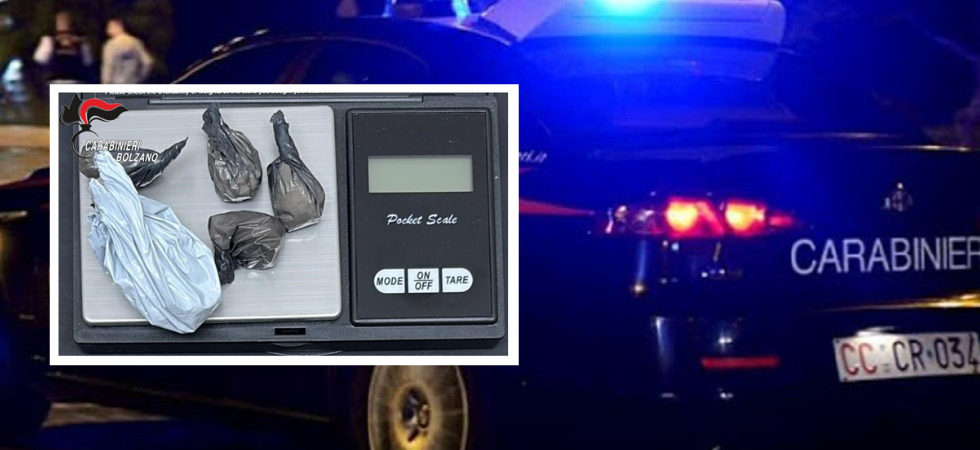 Cinque involucri di cocaina in macchina, nei guai due persone fermate per un controllo in centro città