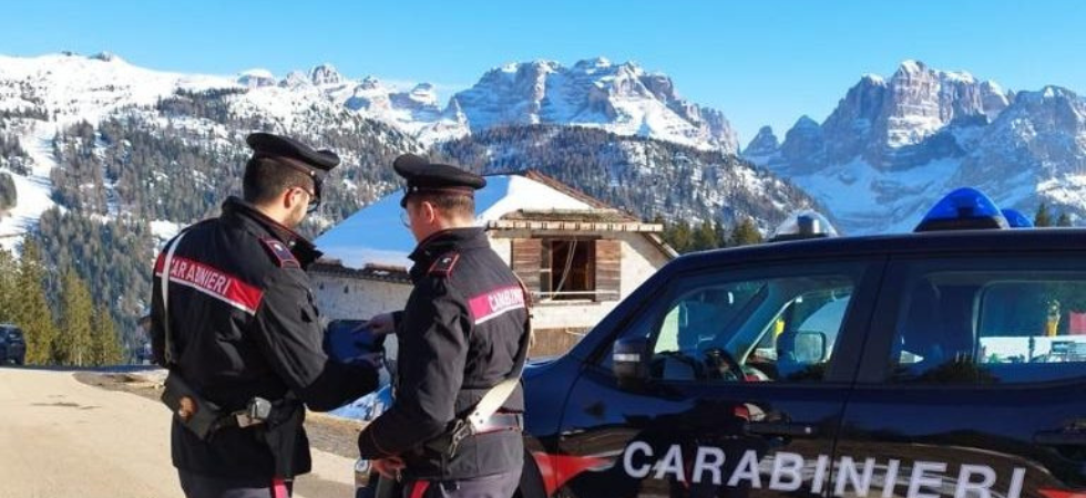 Barman spacciatore "pizzicato" dai carabinieri in borghese a Madonna di Campiglio: denunciato un 20enne