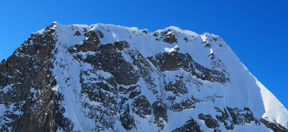 Tragedia in montagna: scialpinista precipita nel vuoto a quota 3.800 metri, poco prima di sfiorare la vetta