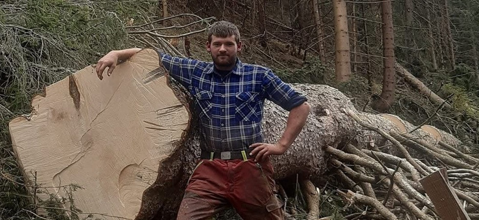 Colpito e ucciso da un masso mentre lavora nel bosco, Peter Nussbaumer aveva 23 anni