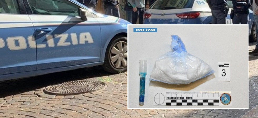 Cocaina nascosta nella credenza della cucina, blitz della polizia in un appartamento