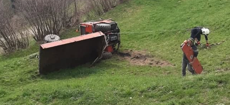 Si ribalta più volte con il mezzo agricolo nelle campagne (rischiando il peggio): miracolato un contadino