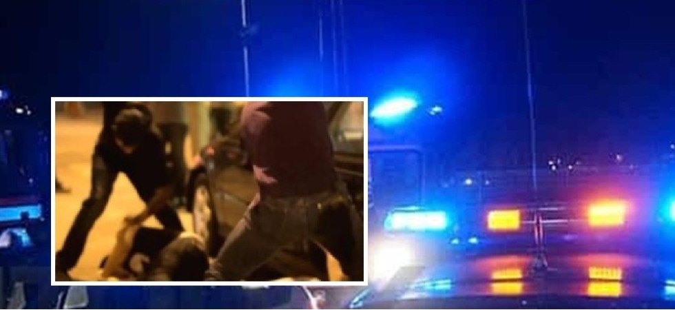 Maxi rissa sulla ciclabile, volano coltellate, calci e pugni: un ferito grave, arrestate 5 persone