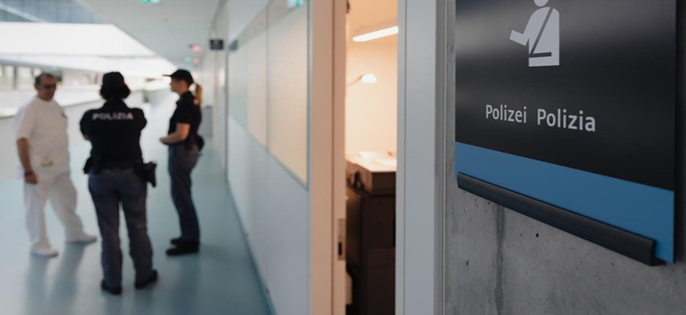 Si intrufolano nell'ospedale, rubano il portafoglio a un paziente disabile e poi aggrediscono i poliziotti