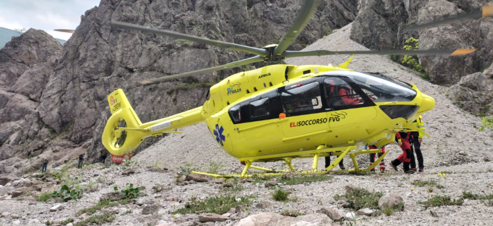 Spaventoso incidente durante il campo scuola, giovane precipita nel greto del torrente e sbatte la testa