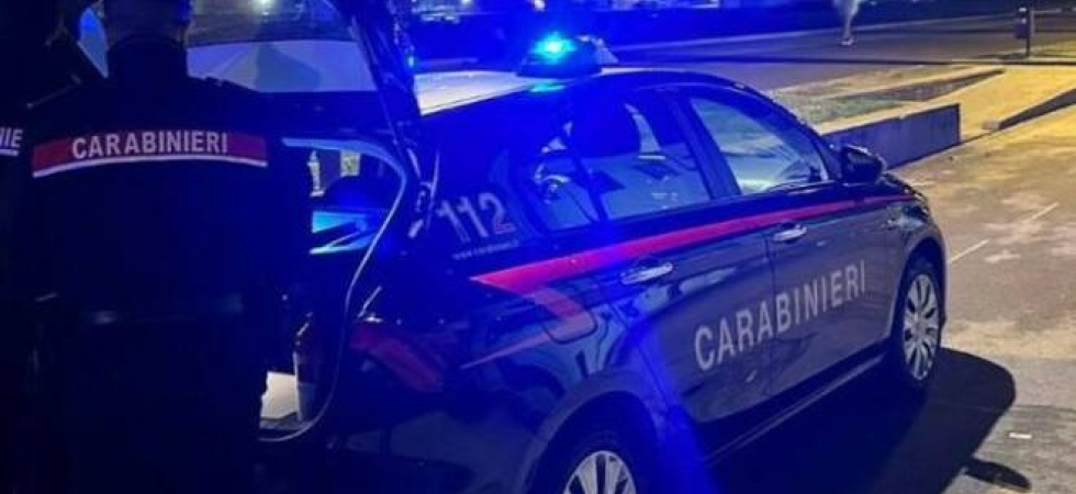 Ragazza di 20 anni spezza un dito a un carabiniere durante il controllo dopo lo stop'' perché sbandava con l'auto
