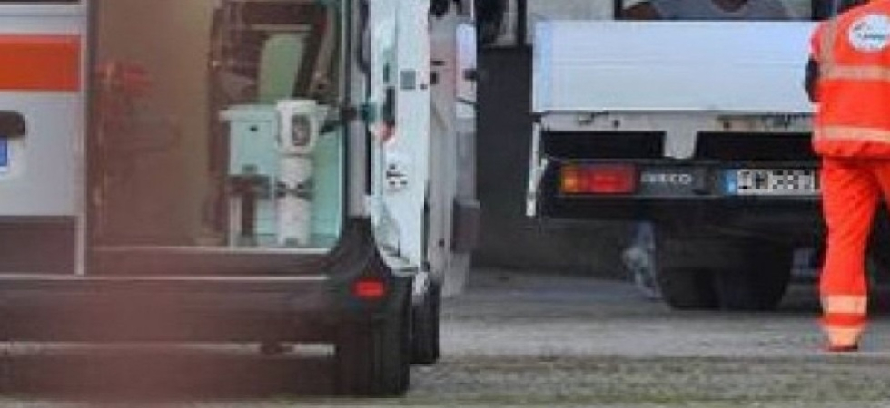 Incidente in cantiere, operaio precipita da oltre 3 metri sbattendo violentemente a terra: trasportato all'ospedale
