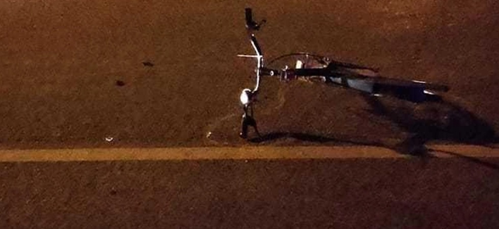 Travolto in bici nella notte, 62enne lasciato morire per strada: un ragazzo di 16 anni si è costituito