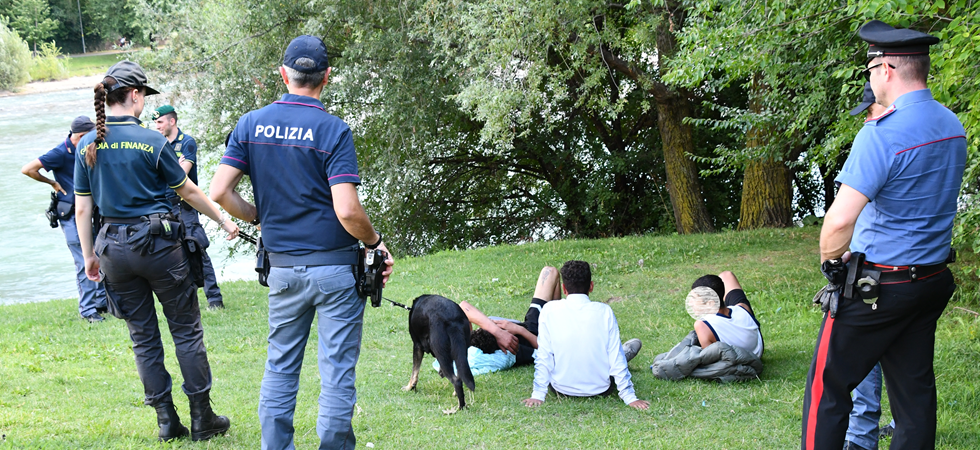 Comportamenti molesti nei confronti di una donna: denunciato