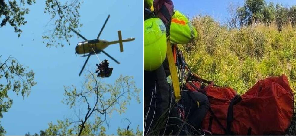 Scivola e ruzzola per oltre 150 metri lungo un ripido pendio erboso fino a precipitare su una strada sterrata