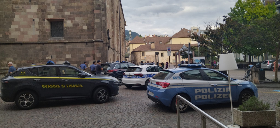 Consumano alcol e bivaccano sulle panchine, operazione interforze tra piazze e parchi cittadini