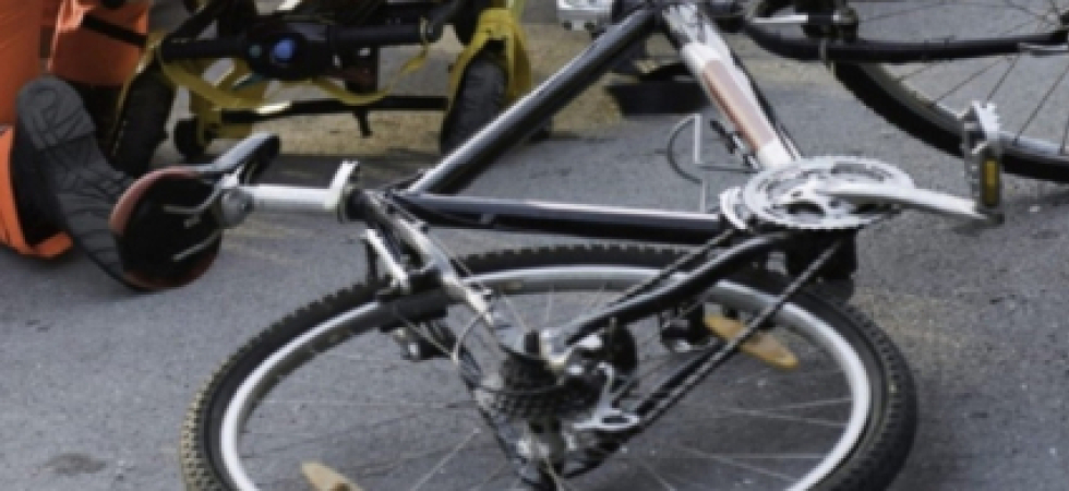 Foto archivio Investe un ciclista sulla Gardesana e scappa: è caccia al pirata della strada