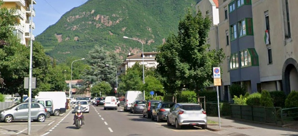Maxi-rissa tra due famiglie: auto danneggiate a bastonate e cittadini spaventati