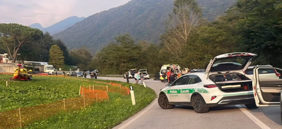 Tragedia della strada, perde il controllo della moto in curva e si schianta contro un'auto: muore un 60enne