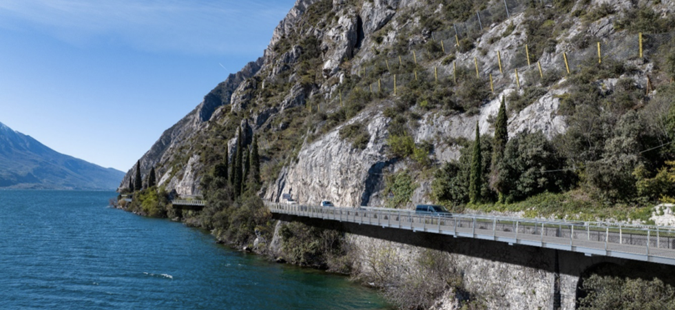 La Gardesana chiude per tre mattine: lavori di disgaggio per i lavori della ciclovia