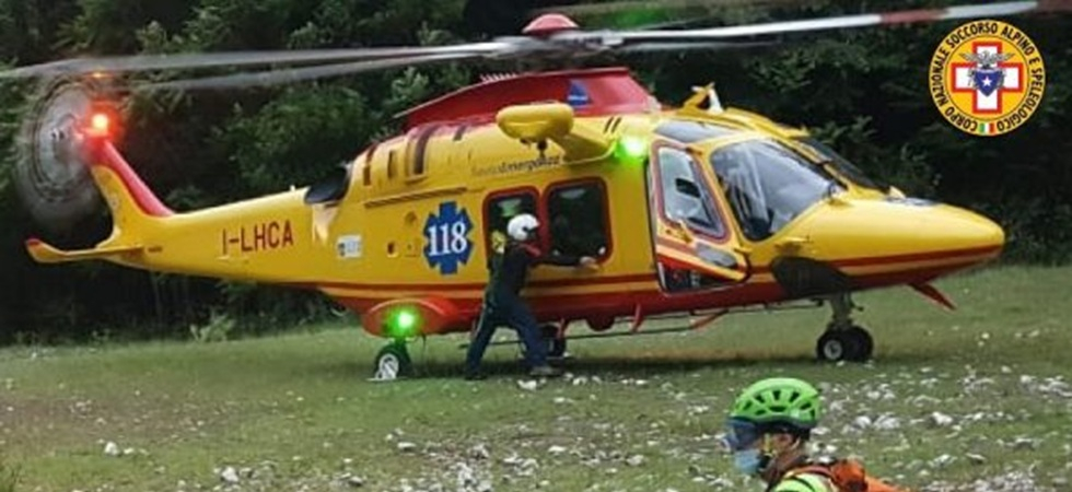 Cade sulla strada del santuari e sbatte la testa: un 73enne elitrasportato all'ospedale