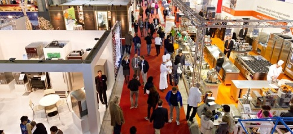 Sparisce del materiale da uno stand della Fiera Hotel e interviene la polizia