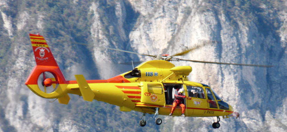 Incidente sul lavoro, un 60enne precipita da un'impalcatura nel cantiere nautico: trasportato d'urgenza in ospedale