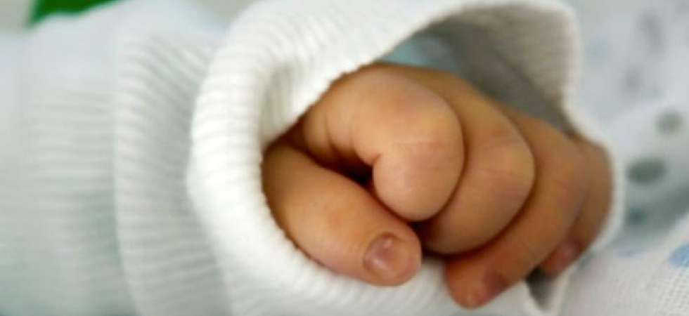 Neonata nata in casa va in crisi respiratoria e muore per choc emorragico: era il quarto parto domestico per la mamma