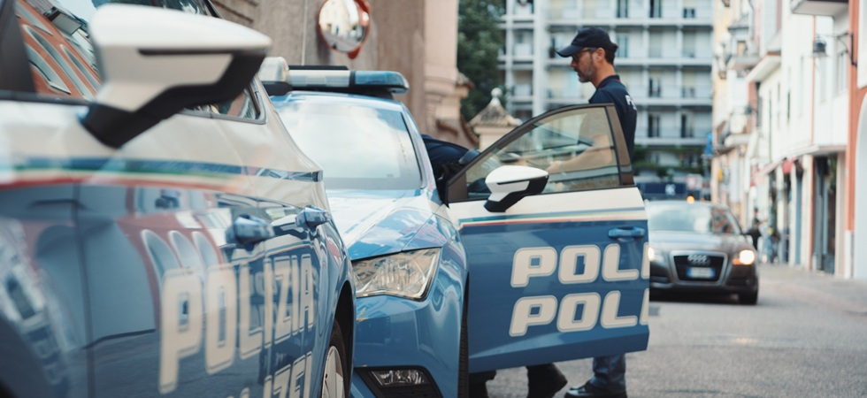Spaccio, oltraggio a pubblico ufficiale, tentato furto: otto denunciati nel corso di un maxi blitz della Polizia