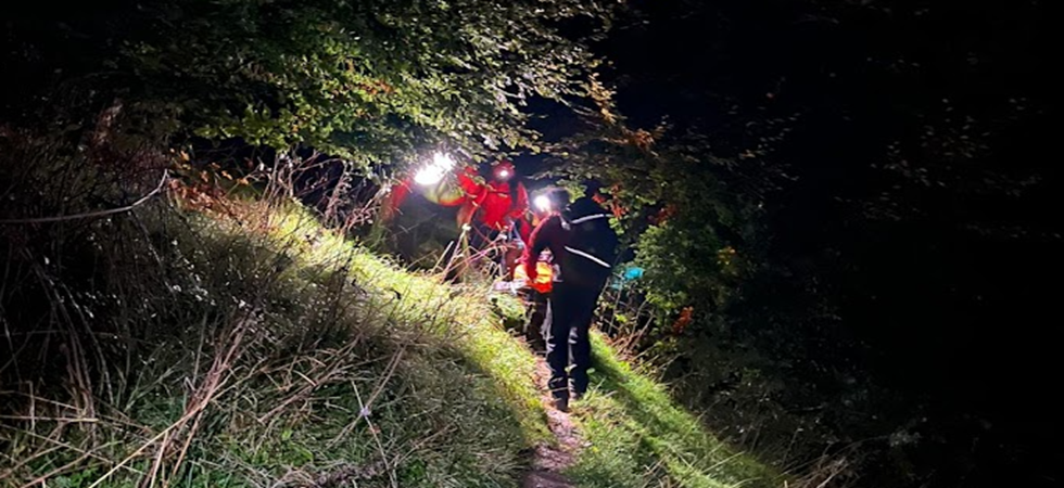 Si sente male in quota con gli amici, ragazza di 25 anni recuperata con la barella e riportata a valle dopo 5 ore di