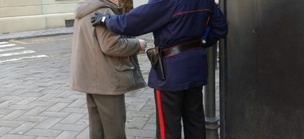 Donna viola il divieto di avvicinamento ad un 76enne, arrestata