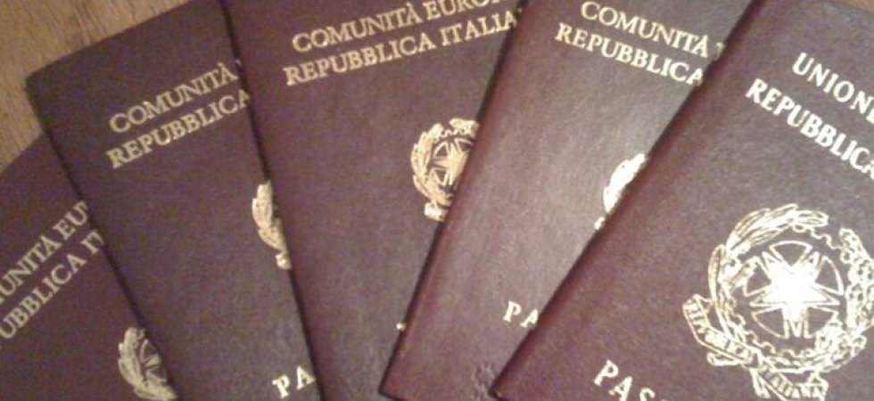 Finivano per risiedere sempre negli stessi due appartamenti: a decine di brasiliani il passaporto italiano con pacchetto