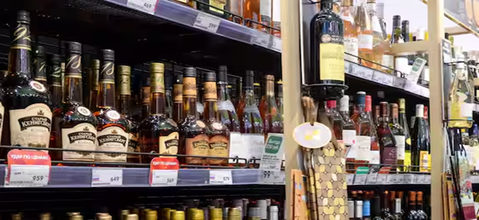 Super alcolici venduti a ragazzini tra i 13 e i 15 anni: maxi multa per un mini market in centro