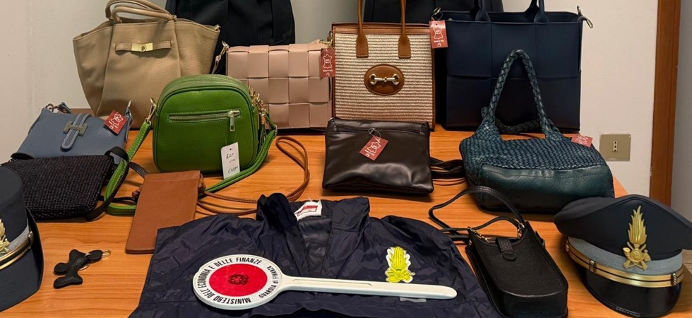 Borse, zaini e portachiavi sequestrati, frode nel settore della pelletteria