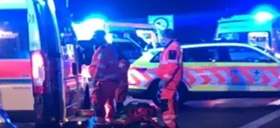 Scontro tra due auto: un mezzo si cappotta