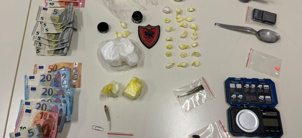 Trovati con oltre 2,5 etti di cocaina: arrestati due uomini di 24 e 43 anni