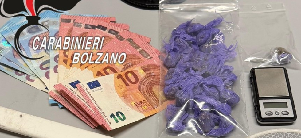 Beccato a vendere dell'hashish a un 32enne: denunciato un ragazzo di 15 anni