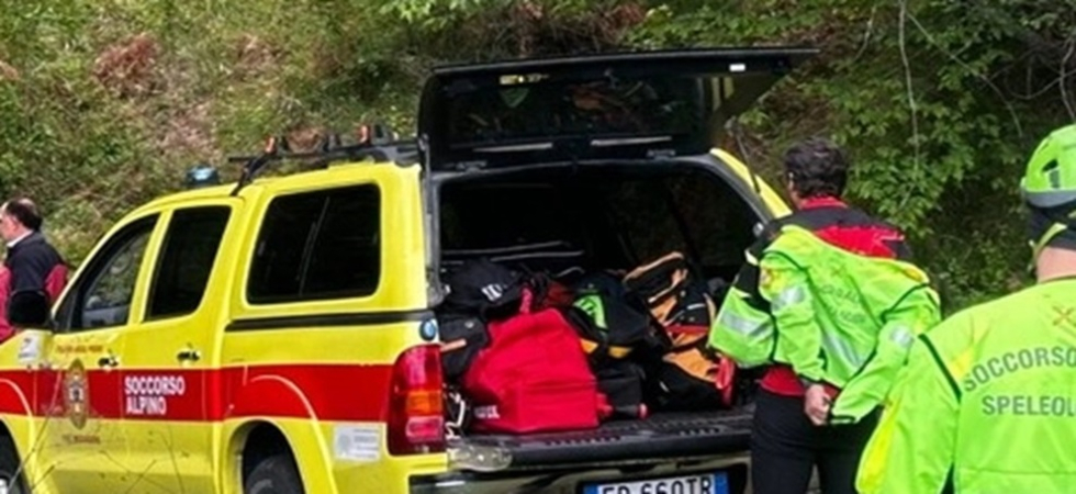 Scivola sul sentiero e si fa male, 65enne recuperata dal soccorso alpino e portata in ospedale