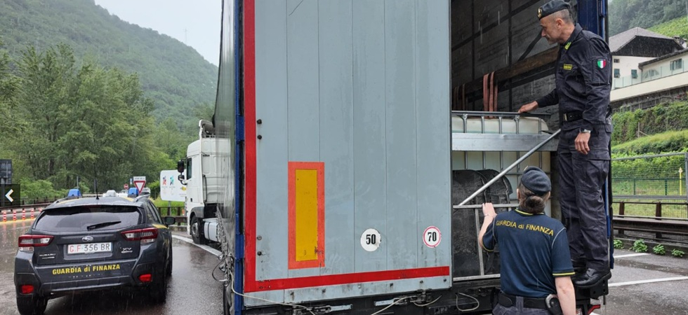 Contrabbando di carburante, fermato in A22 un carico 'fantasma': oltre 27 mila litri sequestrati