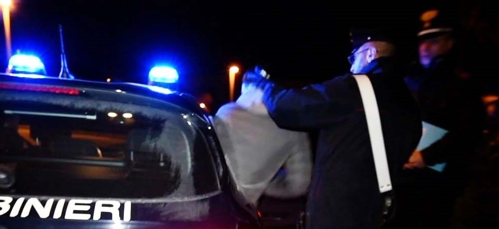Un'altra effrazione nella notte in città: rompe una finestra e cerca di rubare all'interno del circolo Acli