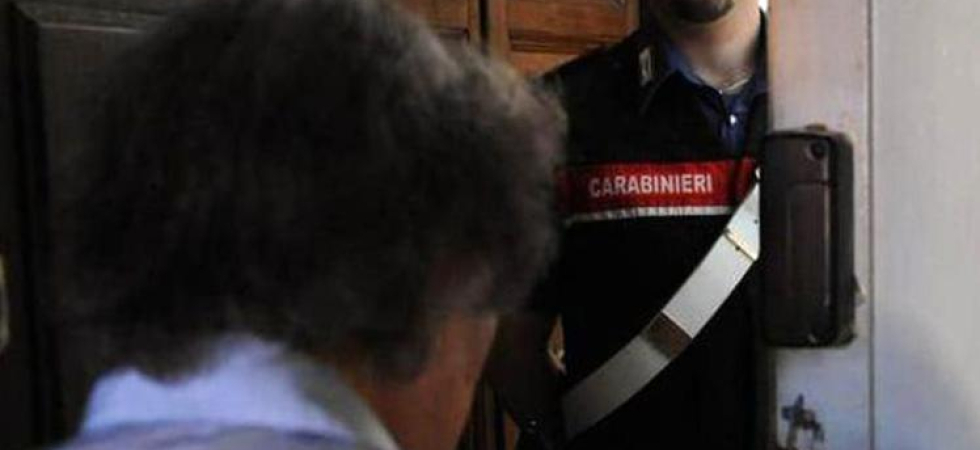 Prima la chiamata del finto carabiniere, poi il colpo in casa dell'anziana