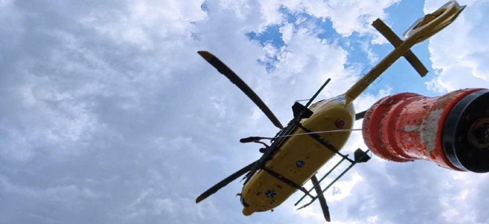 Beve l'acqua del laghetto in montagna e si sente male, in azione i soccorsi con l'elicottero