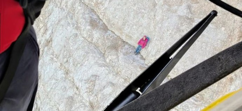 Senza corda, bloccati su piccole cenge esposte a 2500 metri di quota