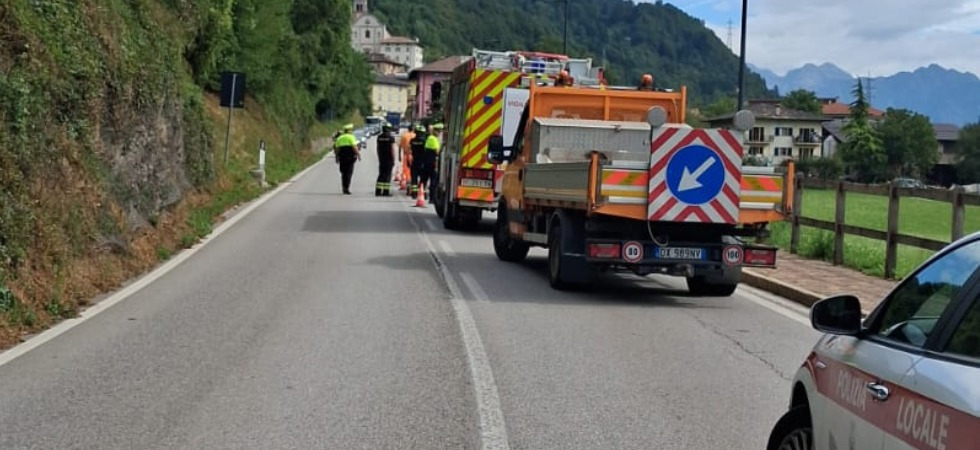 Tragico incidente motociclistico, perde il controllo del mezzo e finisce a terra: morto un 50enne