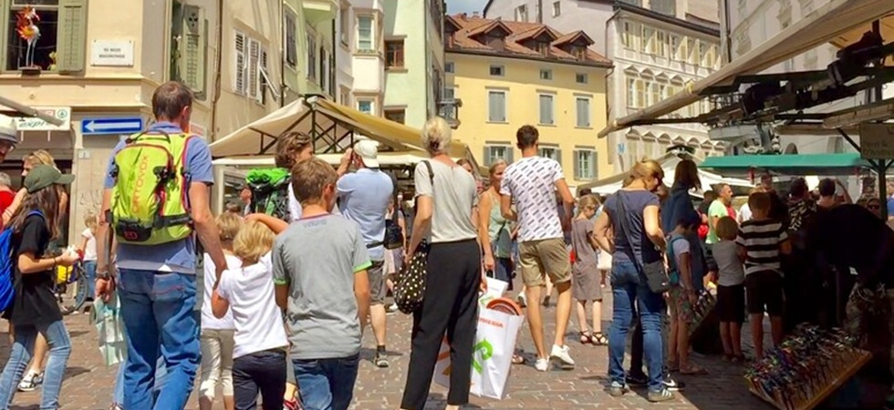 Più stranieri, meno nascite, prezzi alle stelle: la fotografia di una Bolzano sempre più vecchia e sempre più cara