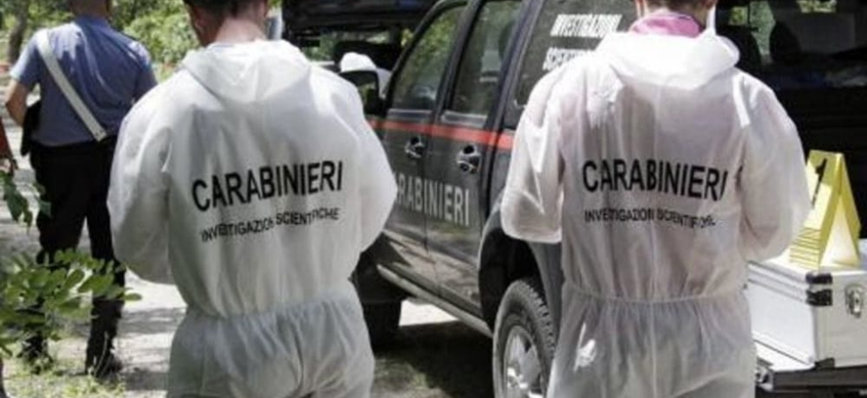 Donna e cane trovati morti dentro un furgone