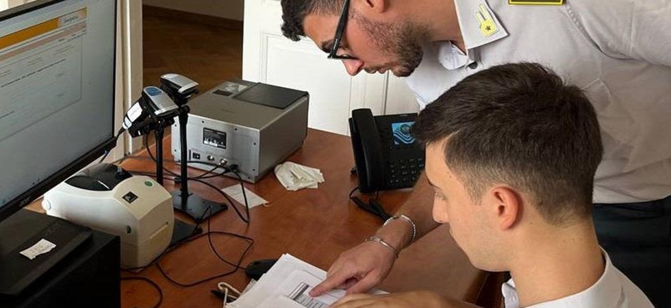 Dichiara 90 milioni di crediti “fittizi”, scattano i controlli della finanza: congelato dell'intero importo