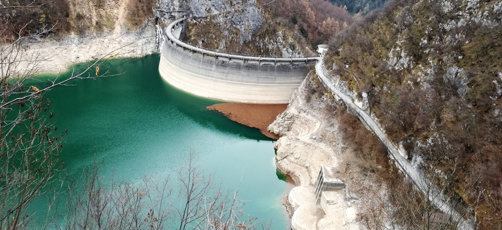 La diga e il lago di Speccheri (foto Robertk9410/WIkipedia) La diga e il lago di Speccheri (foto Robertk9410/WIkipedia)