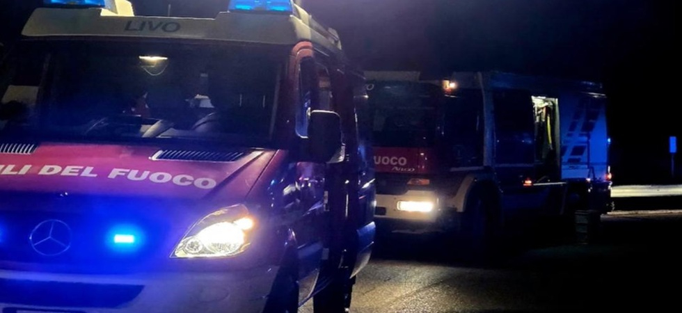 Perde il controllo dell'auto e si ribalta, paura nel cuore della notte