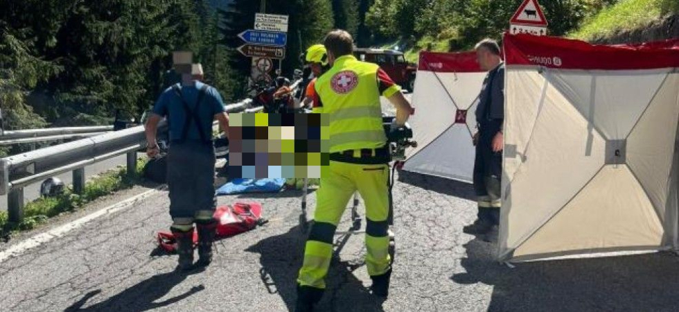 Violento scontro frontale tra due moto, in azione i soccorsi con l'elicottero: due centauri in ospedale, uno è grave