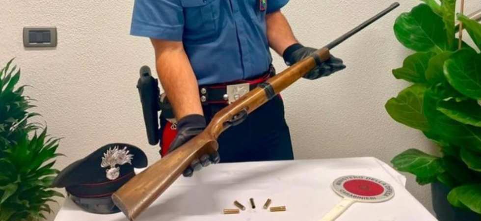 Follia sul Garda, troppo rumore alla festa del vicino 19enne: prende il fucile da caccia e spara un colpo