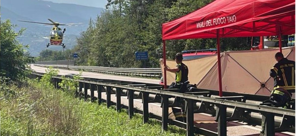 Tragedia della strada, si schianta con la moto e finisce contro il guard-rail