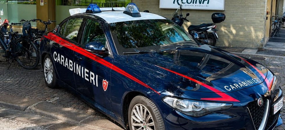 Controlli e raffica sul territorio: un uomo lancia una pietra e colpisce un carabiniere